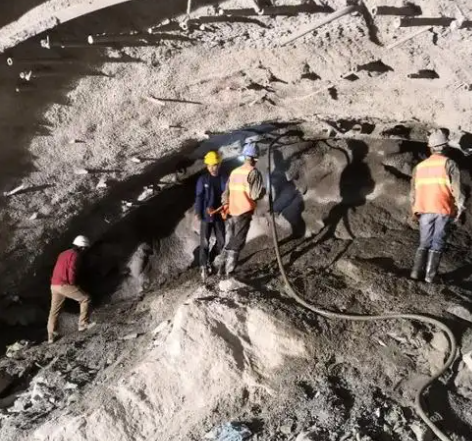 红花岗拱顶带模注浆料的施工流程及注意事项